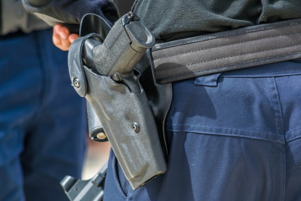 Bewaffneter Sicherheitsdienst: Dienstwaffe im Holster